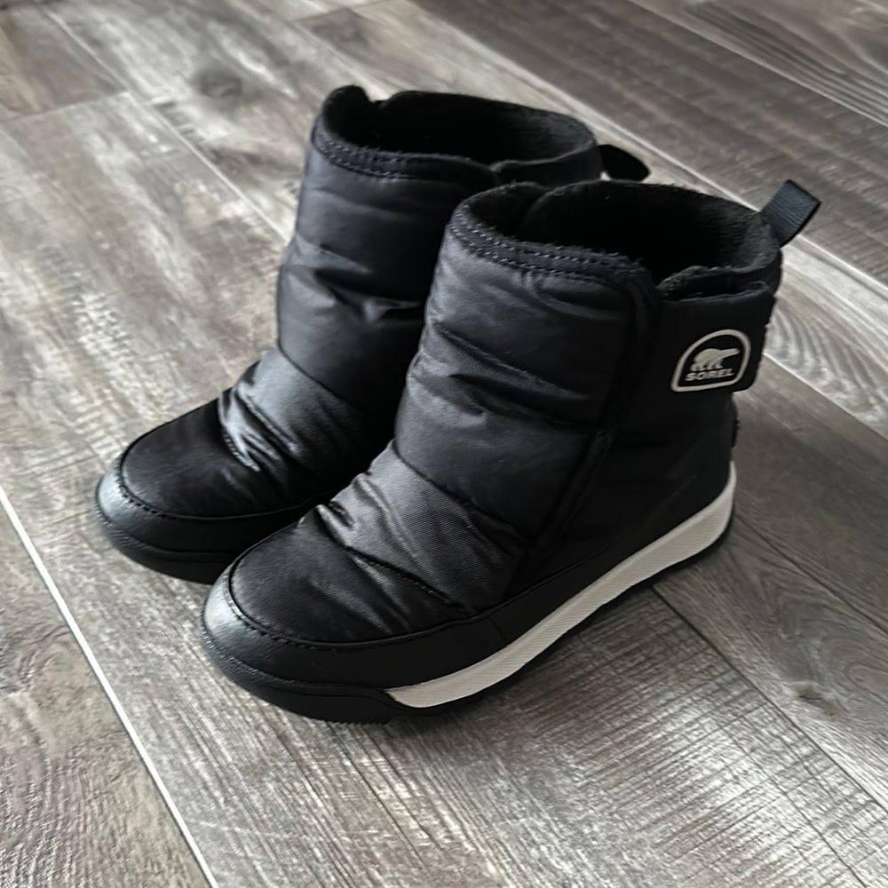 Sorel Whitney II waterproof snow boots youth 13k